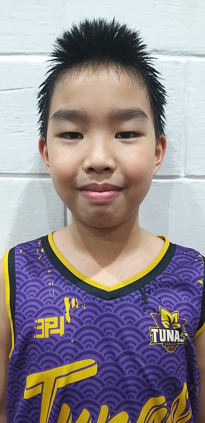 Pas-Foto-Andrew-Mason-Adipurbo